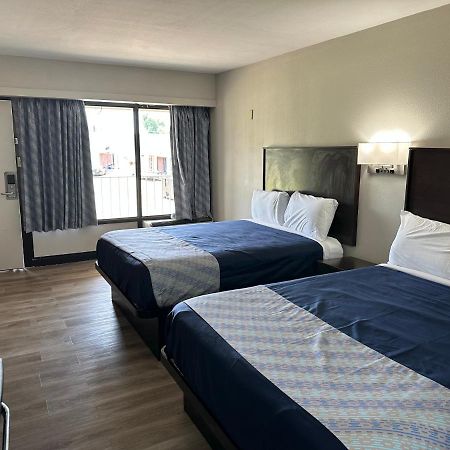 Oakwood Inn Oakdale エクステリア 写真