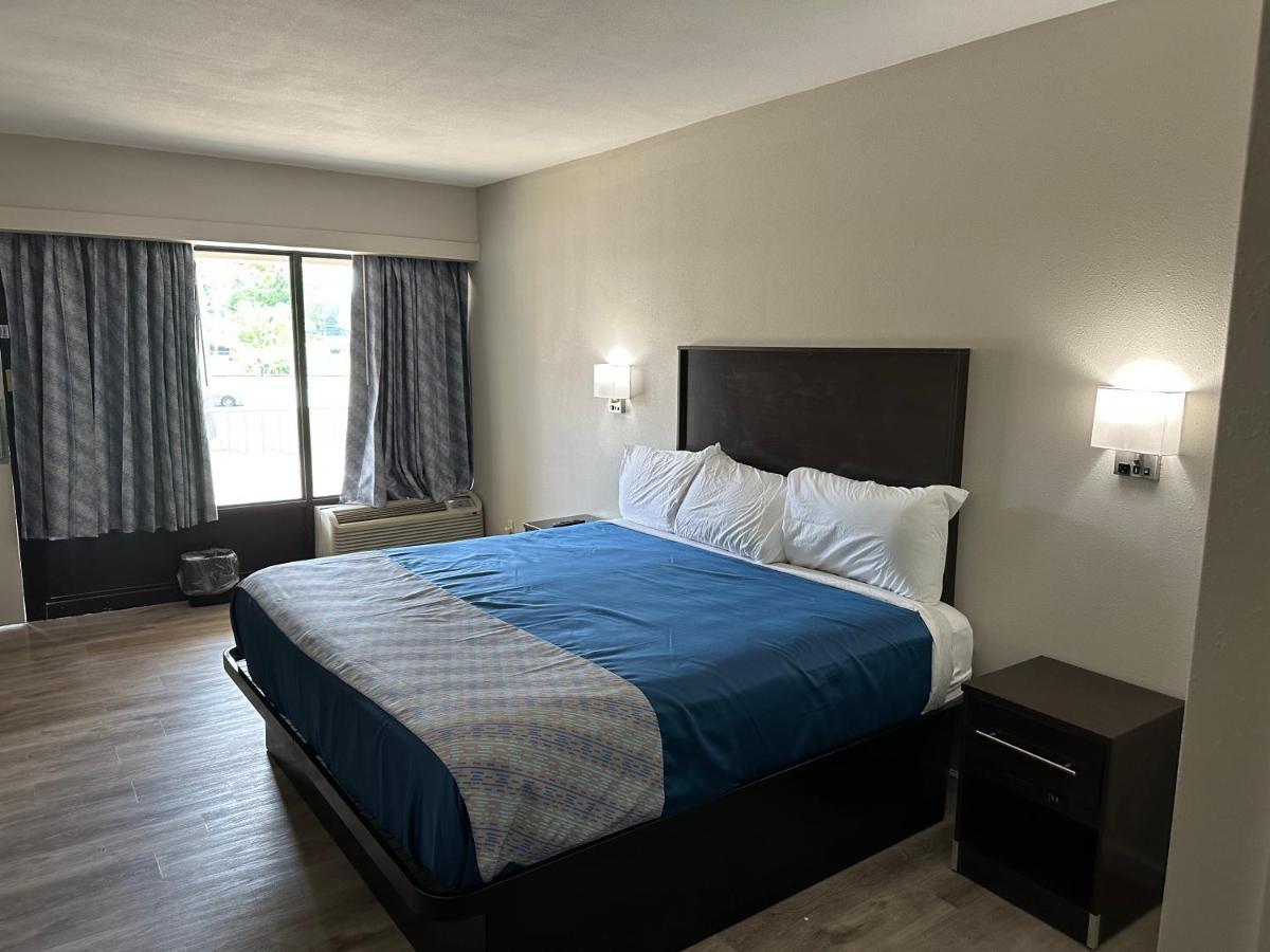 Oakwood Inn Oakdale エクステリア 写真